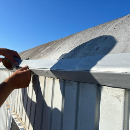 Dach Reparaturband grau Bauwagen Fugen undichtes Dach abdichten Dachdeckerband